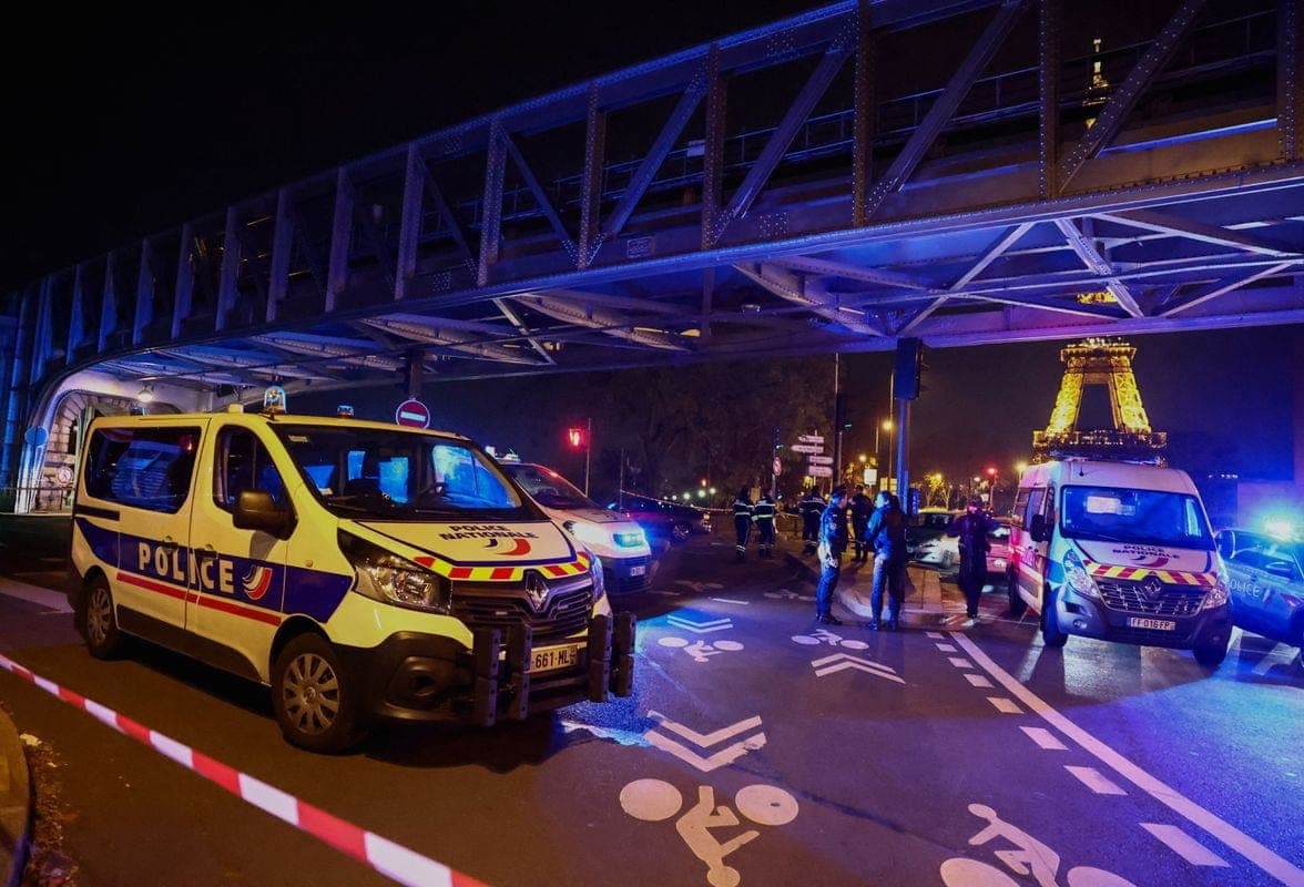 Al menos un muerto y dos heridos en un ataque con cuchillo en el centro de París