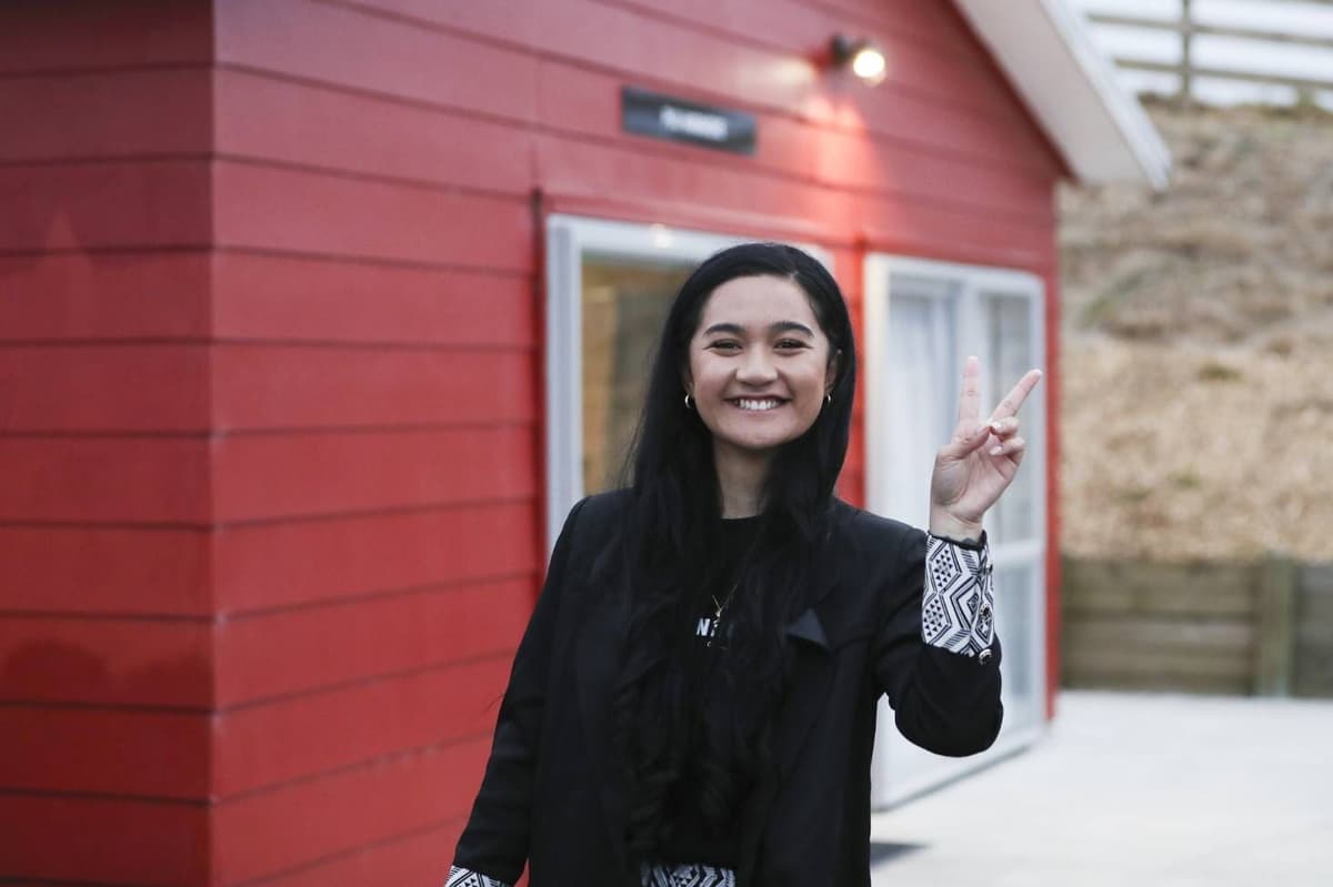 Video: Joven diputada realiza un haka ritual en pleno Parlamento de Nueva Zelanda