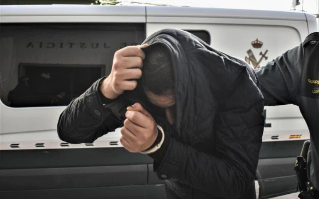 Detenidos un sacerdote y su pareja por traficar viagra