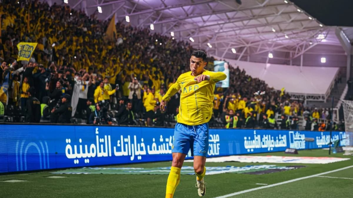 Video: Críticas a Cristiano Ronaldo en Arabia Saudita por gesto obsceno tras gritos de 'Messi, Messi'