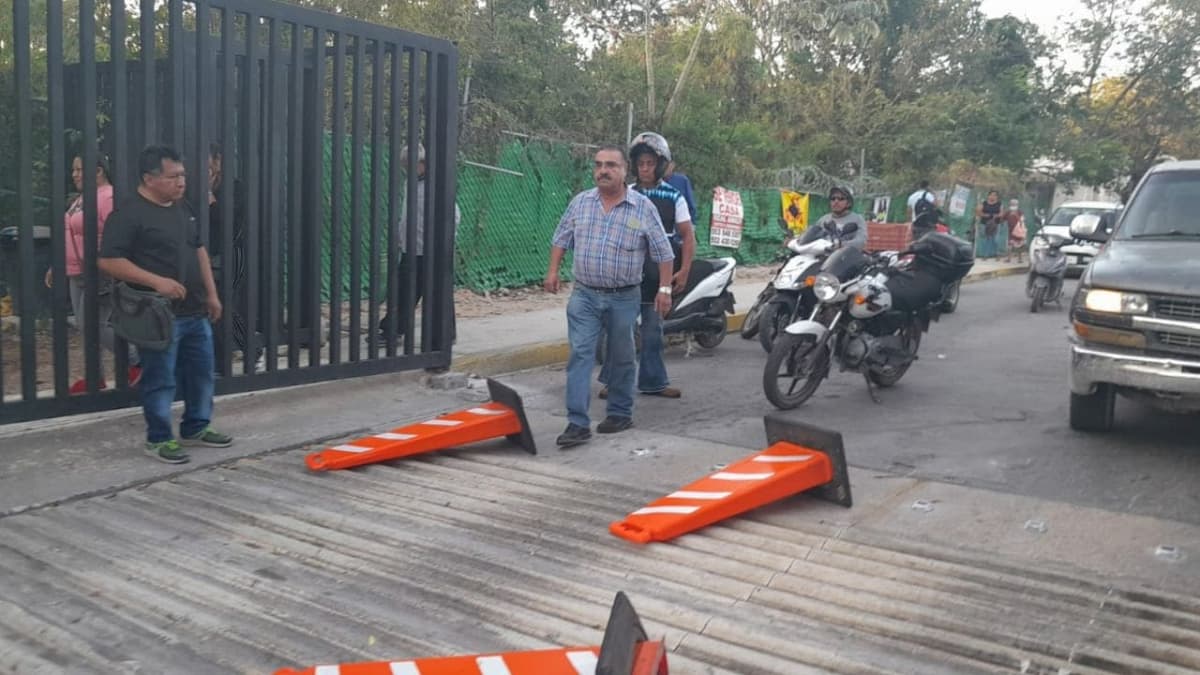 Ciudadanos se manifiestan en contra de privatización del parque 'Xaman Ha' en Ciudad Mayakoba, Playa del Carmen