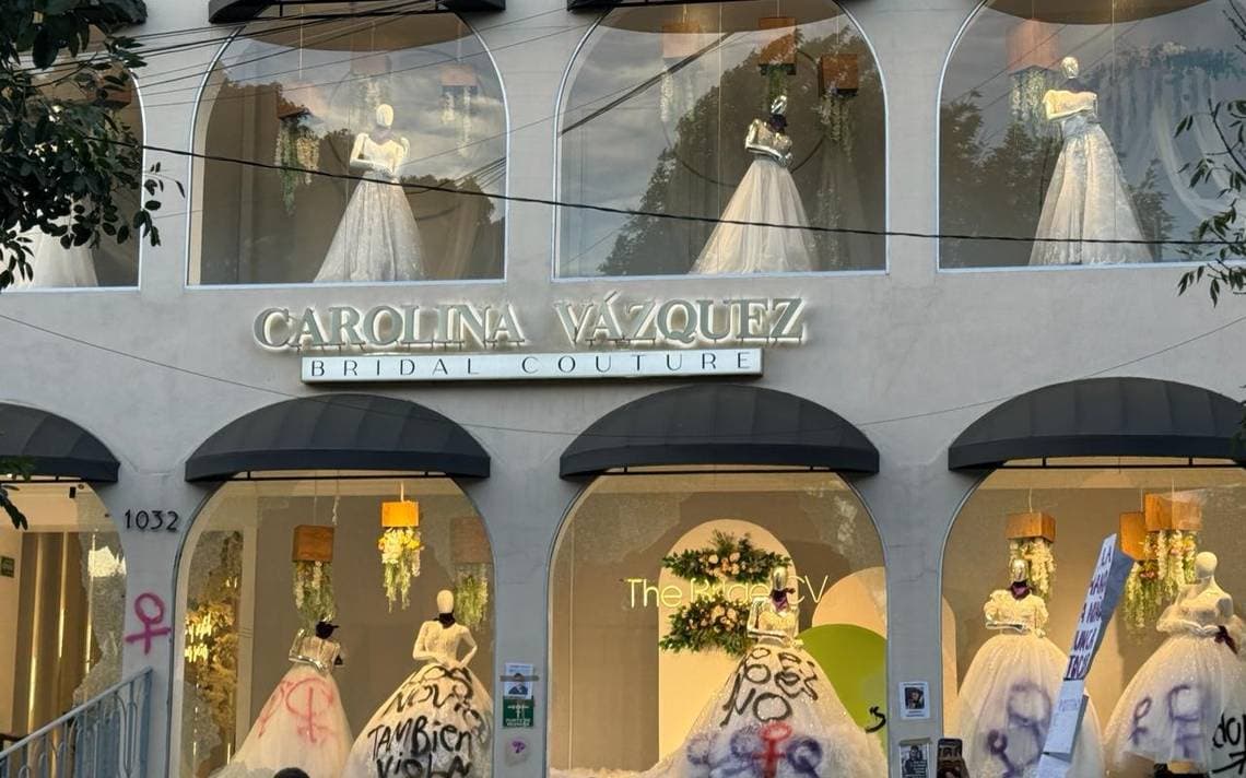 Marca Carolina Vázquez Bridal, cuya tienda fue pintada en el 8M, se solidariza con las causas feministas