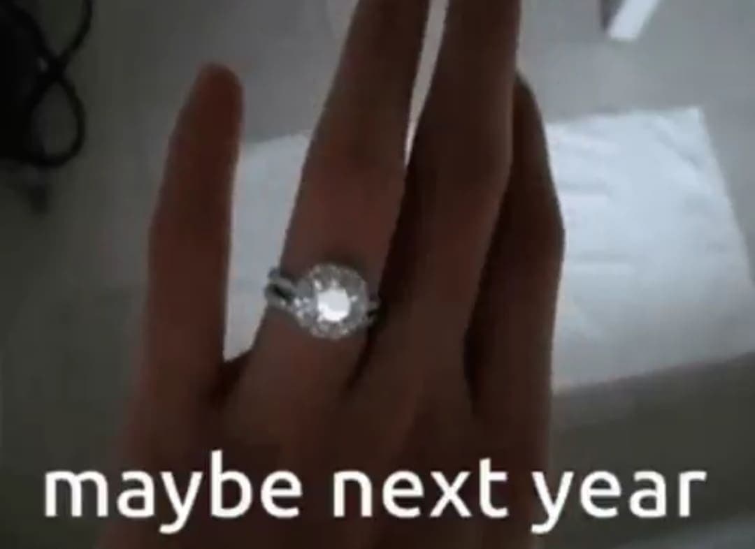 Critican a mujer en redes tras juzgar a su amiga por comprometerse con un anillo de Costco