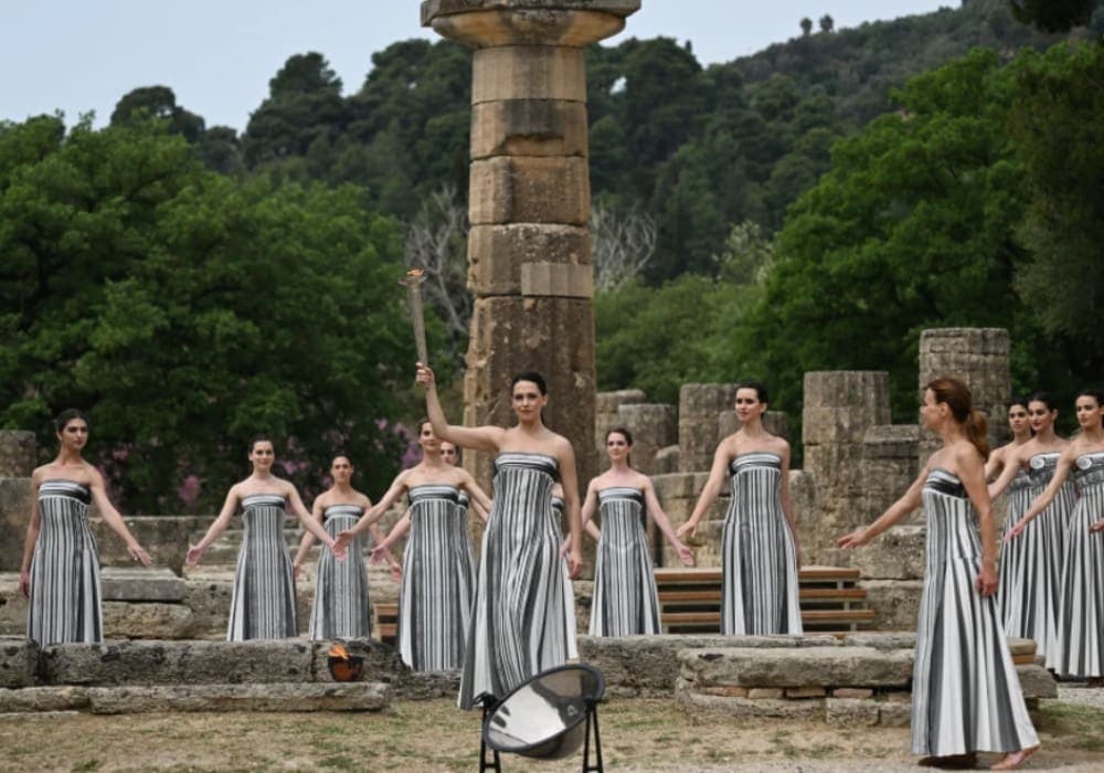 Video: Antorcha olímpica fue encendida en ancestral ceremonia griega