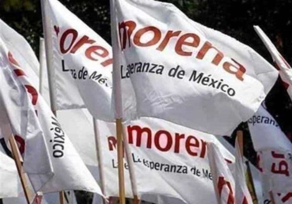 LadyFabuloso: Captan a militante de Morena que reparte propaganda y se roba el detergente