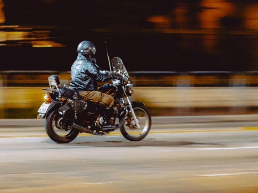 Video: Conductor de una camioneta lanza a motociclista que pateó su puerta en Zapopan, Jalisco