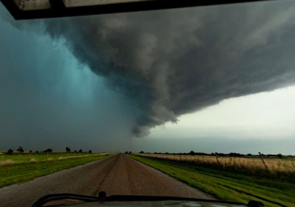 Video: Al menos un muerto deja el paso de un tornado en Oklahoma, Estados Unidos