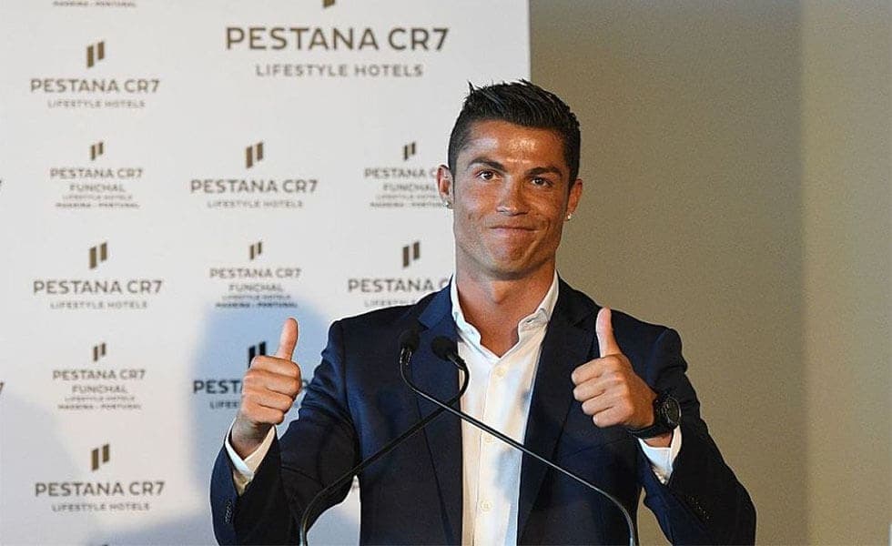 Cristiano Ronaldo ofrece empleos en uno de sus hoteles con sueldos de medio millón de pesos
