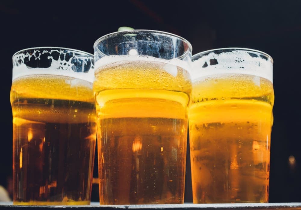 Crean en Gales una cerveza artesanal elaborada con levadura de abejas asesinas