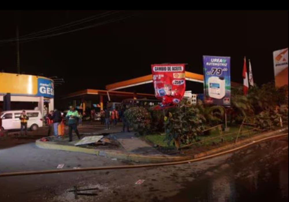 VIDEOS: Un muerto y 27 heridos deja la explosión de una gasolinera en Lima, Perú