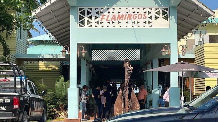Sicarios ejecutan a una mujer de al menos 5 balazos en el restaurante Flamingos de Puerto Juárez, Cancún