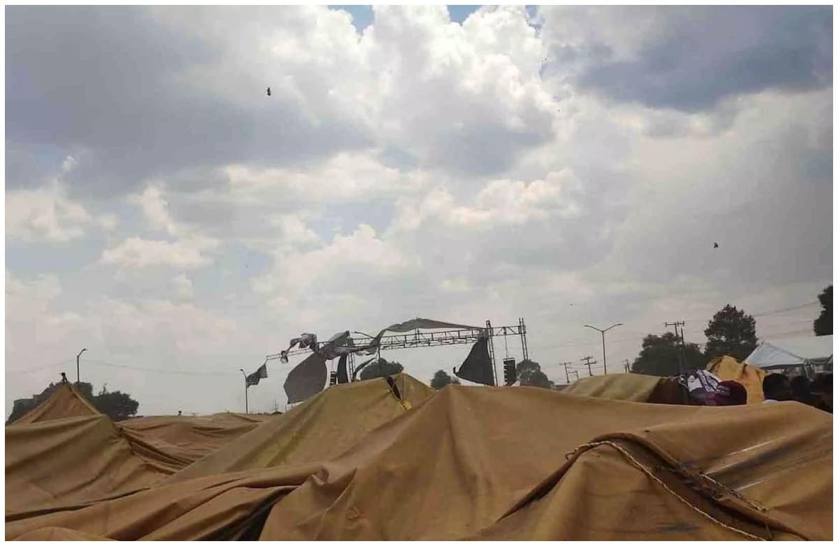 VIDEO: Caen lonas en cierres de campaña de Morena en Edomex