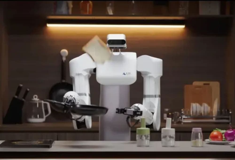 Video: Presentan un robot que sorprende por su rapidez al realizar tareas domésticas en China