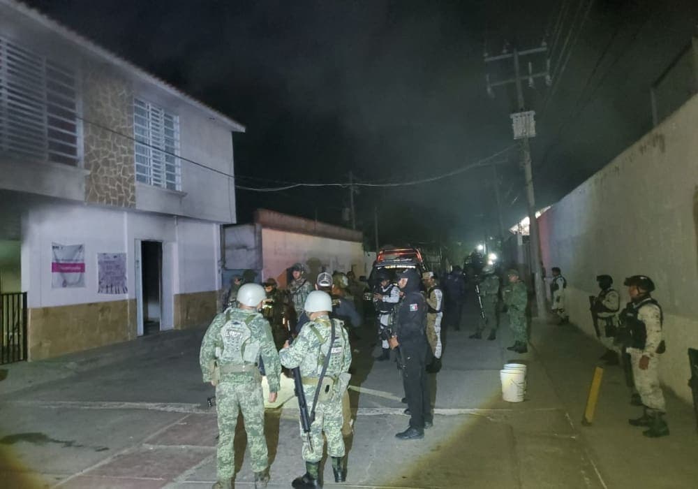 Sujetos desconocidos incendian boletas en un consejo municipal electoral de Chiapas