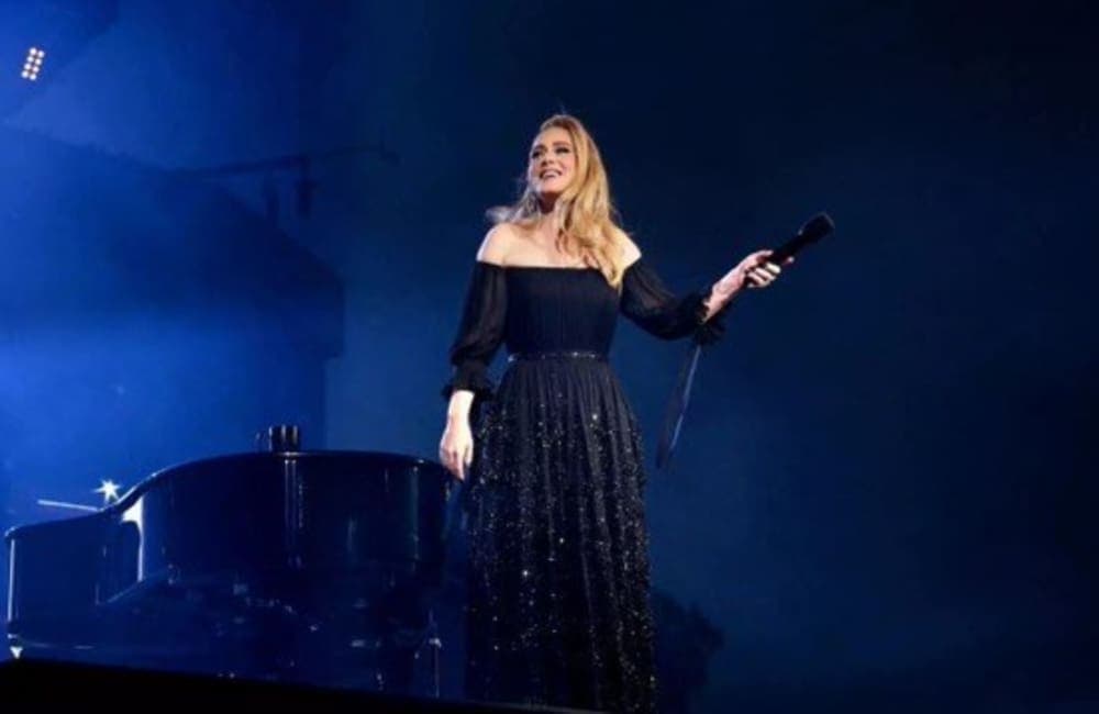 Video: Adele reaccionó a comentario homófobo de un fanático en pleno concierto
