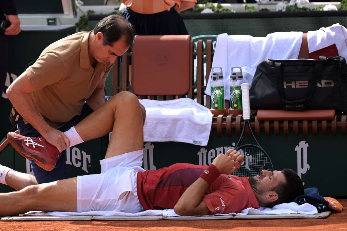 El tenista Novak Djokovic se retira de Roland Garros por una lesión