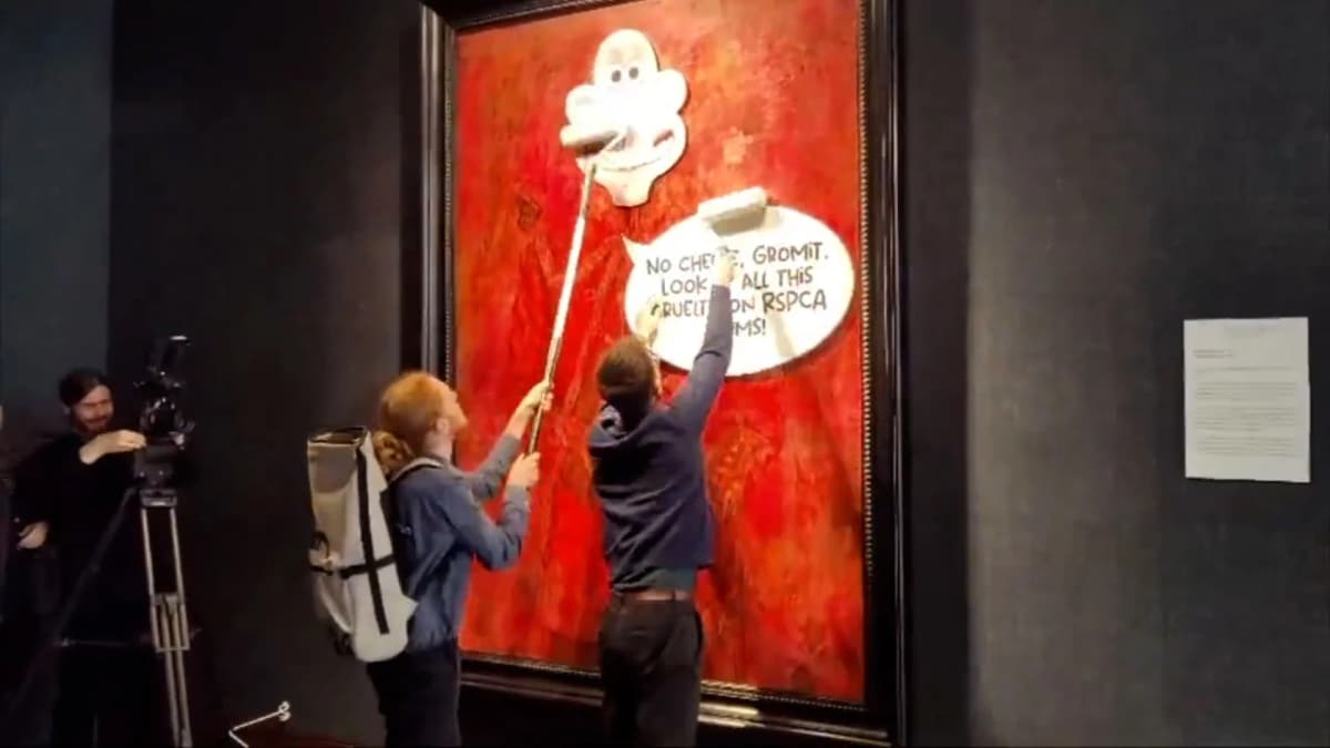 Activistas vandalizan el primer retrato oficial del rey Carlos III