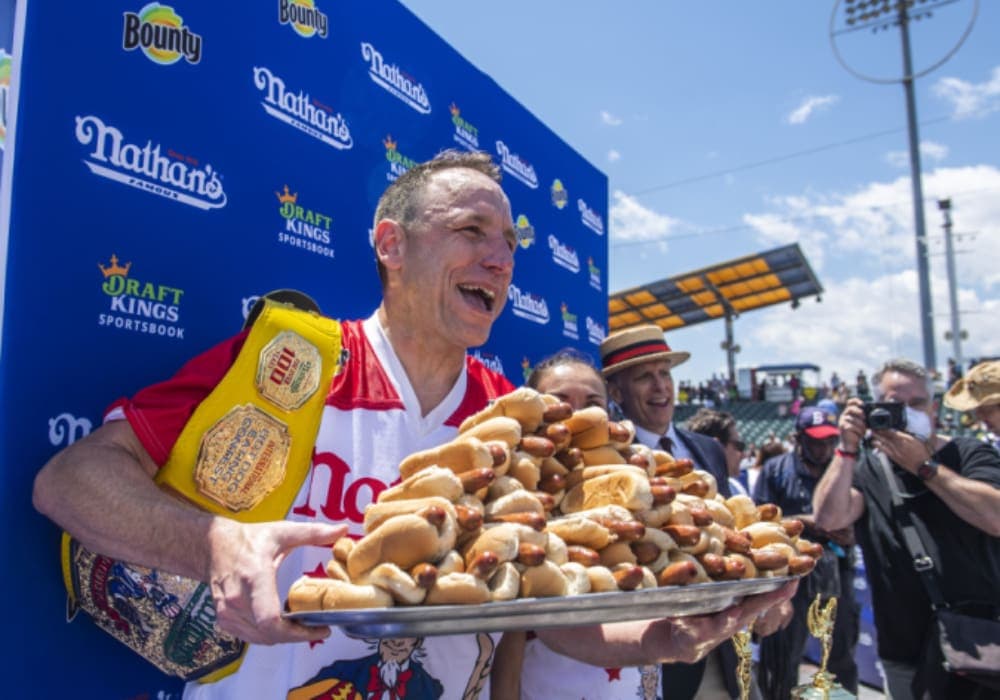 Excluyen de un concurso de glotonería al "rey del hot dog" por un patrocinio vegano en EE. UU.