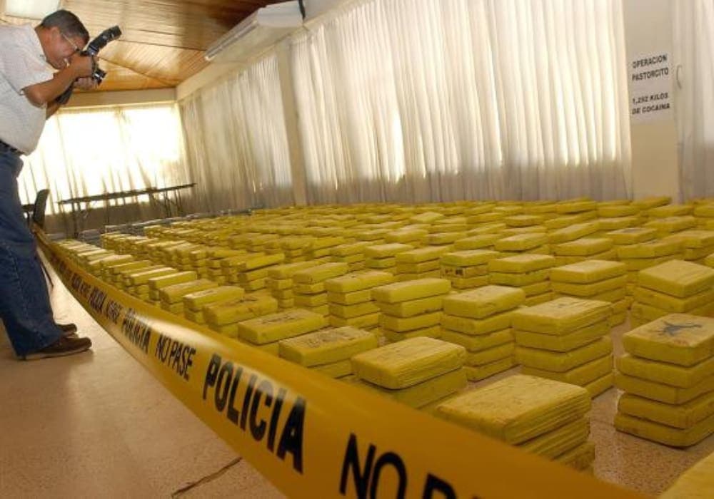 Autoridades confiscaron cocaína y otras drogas en una empresa de paquetería en Nuevo León