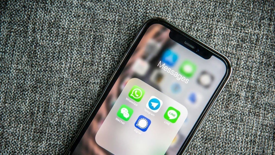 Un hombre demanda a Apple después de que mensajes 'eliminados' revelaran su infidelidad a su esposa