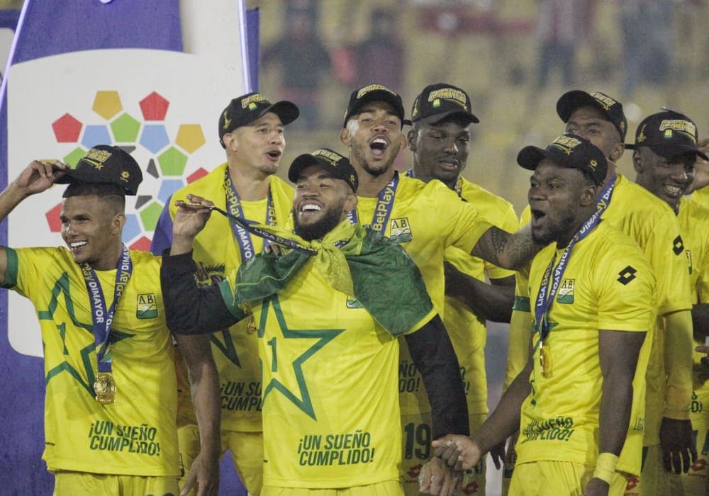 Video: Roban medalla a un futbolista en plena celebración del campeonato en Colombia