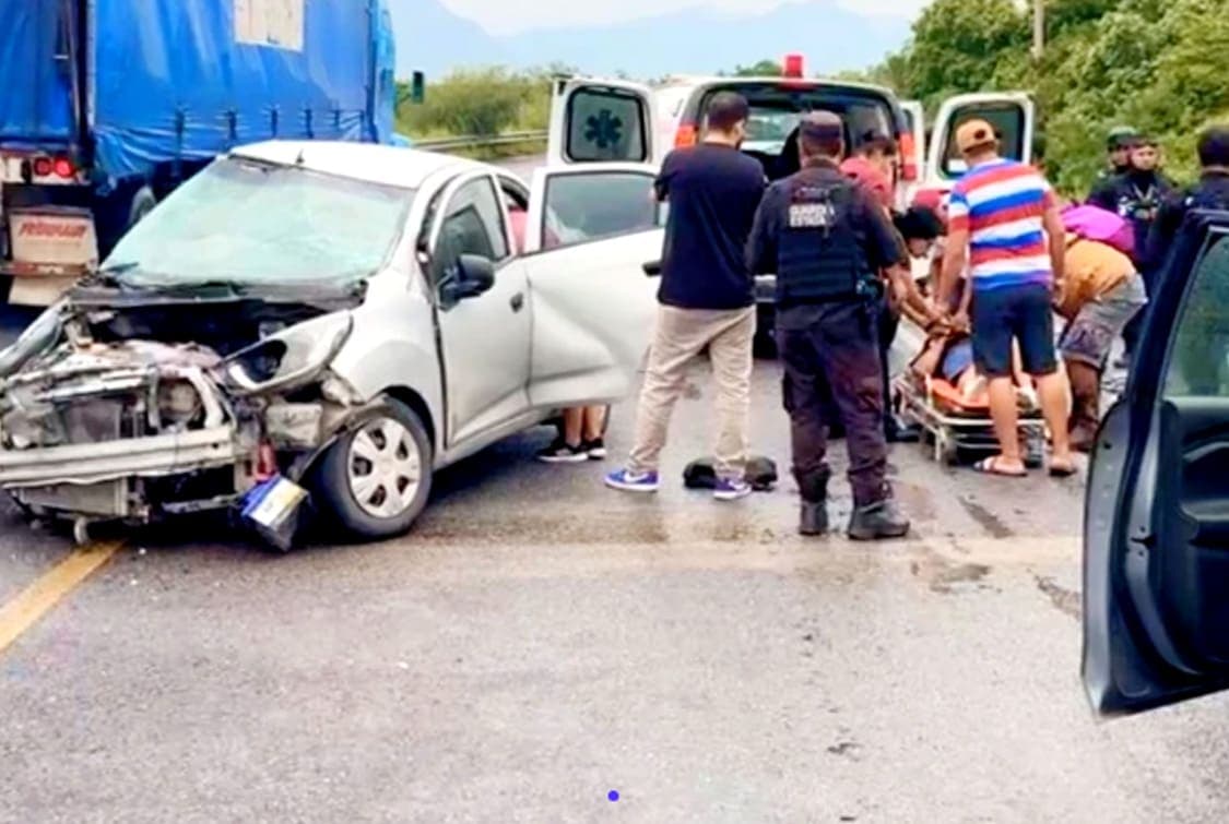 Choque frontal deja cinco muertos y varios heridos en carretera de Tamaulipas