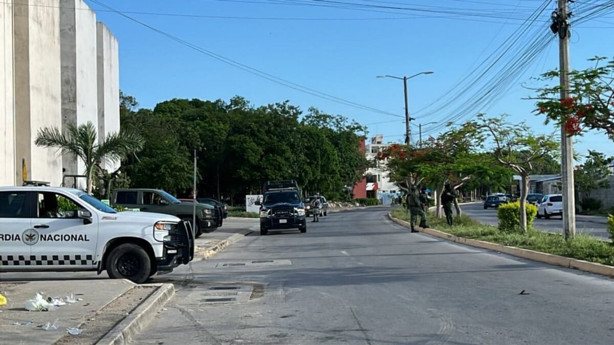 Hombres en moto ejecutan a sujeto en la 255 de Cancún