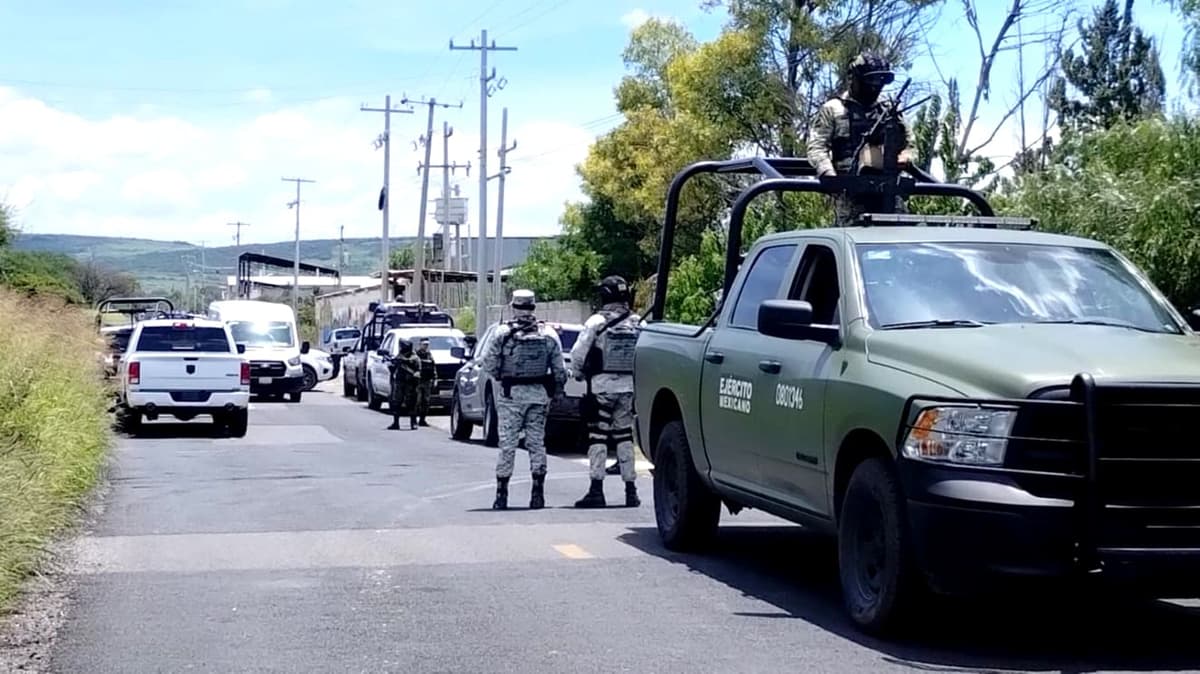 Asesinan a cinco personas en Apaseo; dejan cuerpos colgados en puente de Celaya