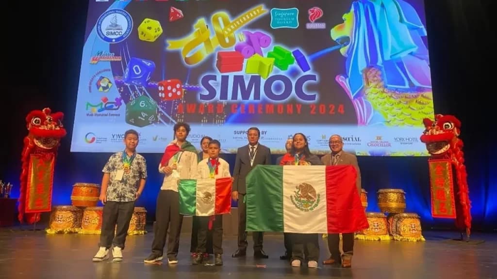 Adolescente mexicano gana plata y bronce en Olimpiada de Matemáticas de Singapur