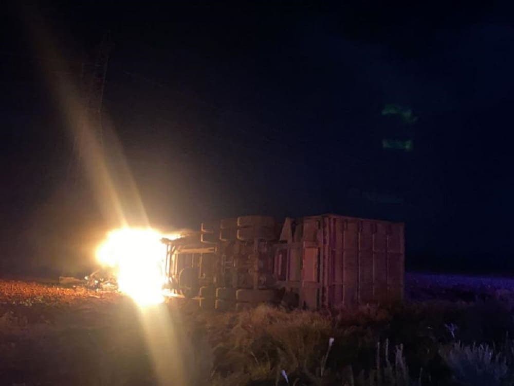 Camioneta choca contra tráiler en Durango; mueren calcinadas siete personas