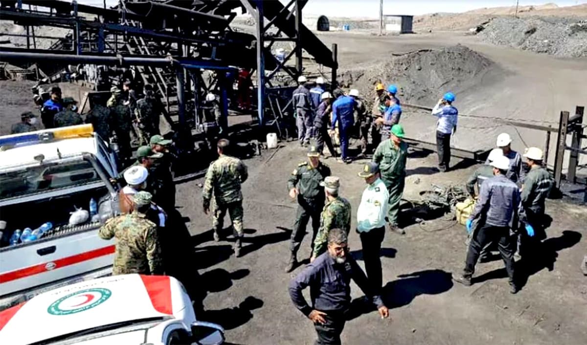 Video: Más de 50 muertos tras explosión en una mina de carbón en Irán