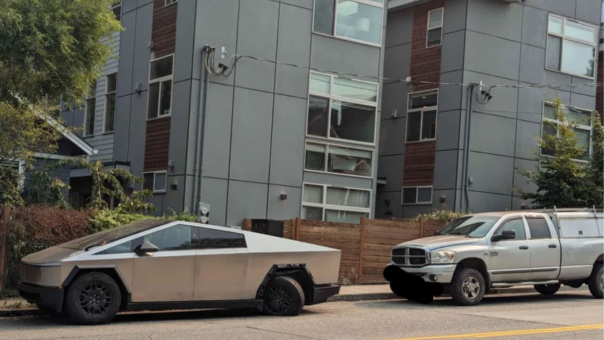 Abandonan una Cybertruck de Tesla y se convierte en atractivo turístico, en Estados Unidos