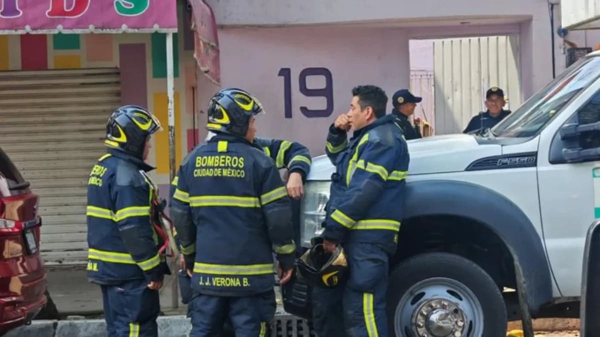 Hallan cuerpo en estado de descomposición al interior de un departamento en CDMX