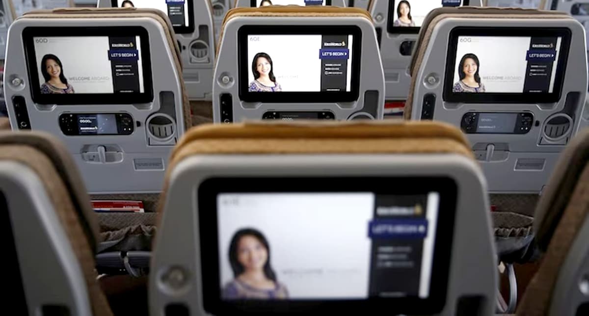 Video: Difunden por error película para adultos en todas las pantallas de un vuelo