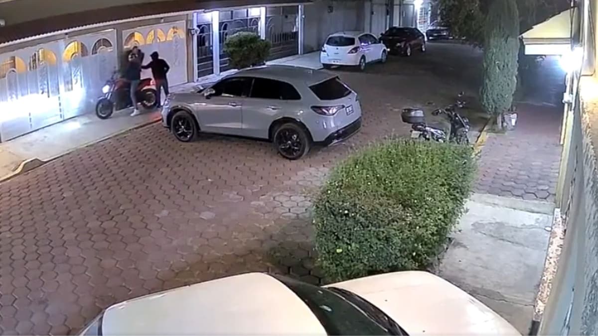 Ladrones roban camioneta pero no sabían cómo arrancarla en Edomex