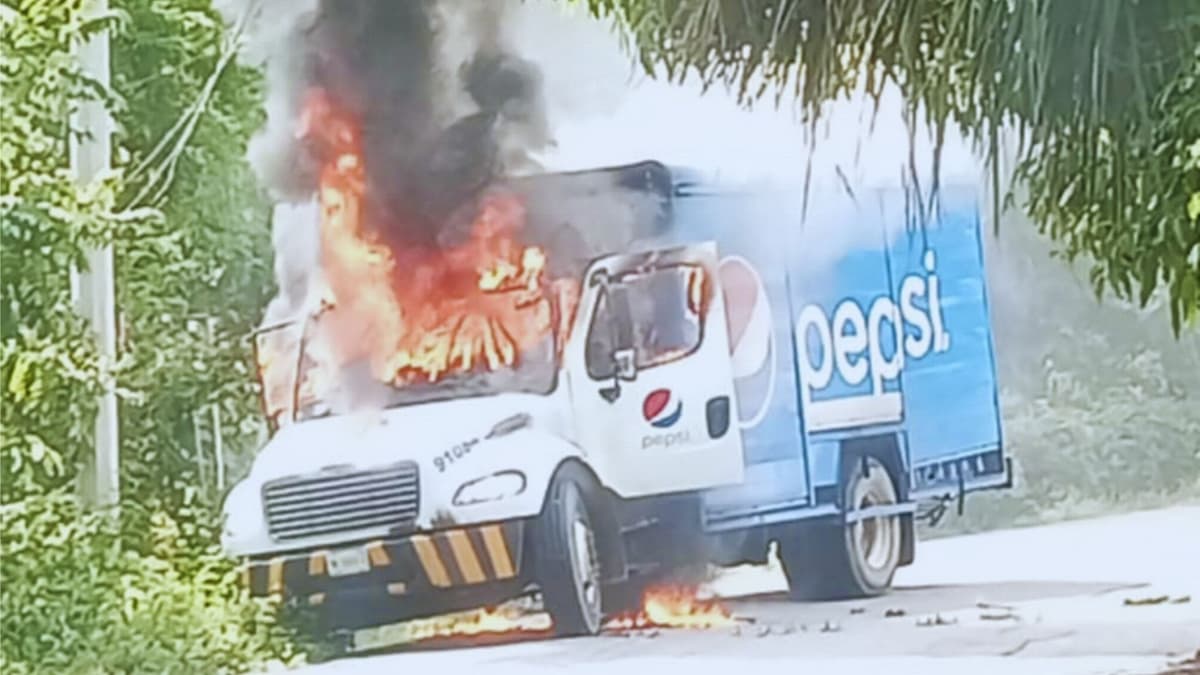 Reportan quema de vehículos y negocios en Tabasco