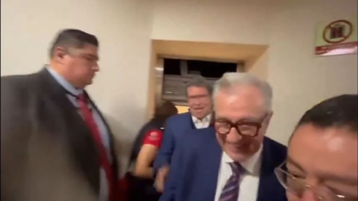 Rubén Rocha Moya, gobernador de Sinaloa y Ricardo Monreal quedan atrapados en elevador de la Cámara de Diputados