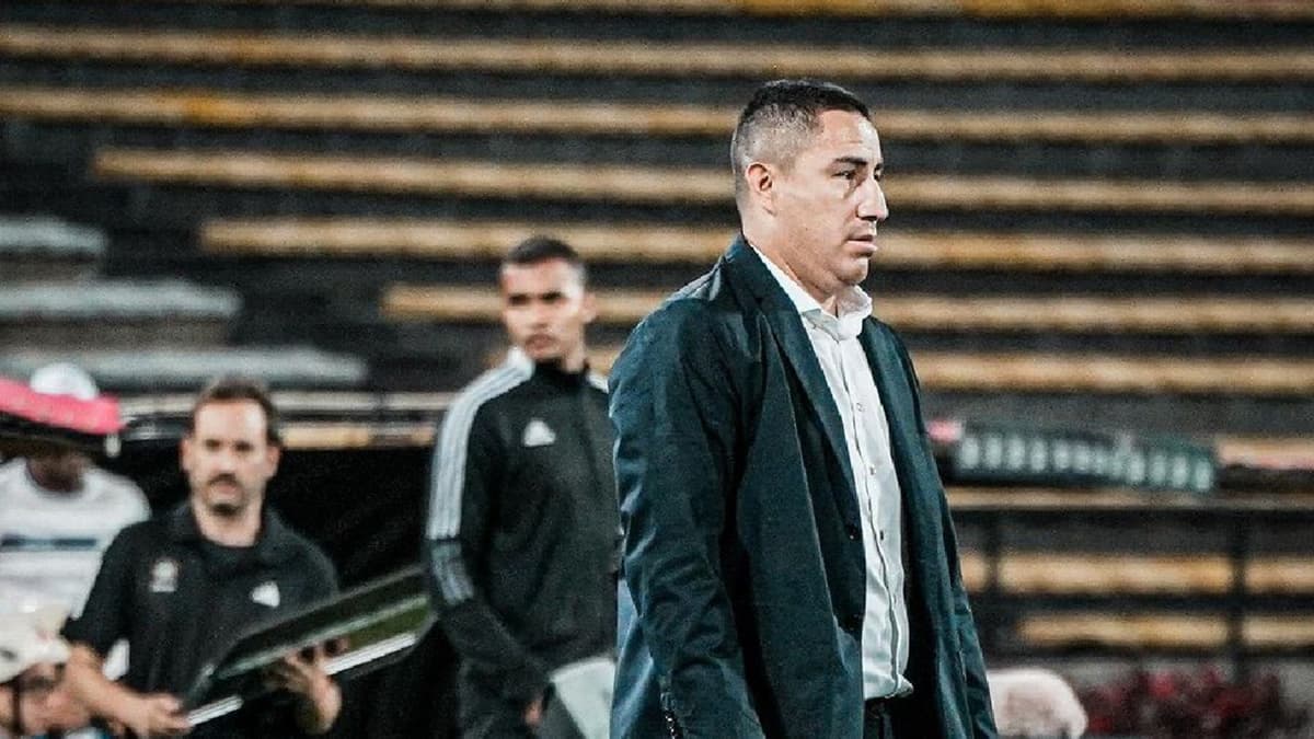 Entrenador mexicano Efraín Juárez no podrá ingresar a estadios colombianos; autoridades lo vetan por tres años