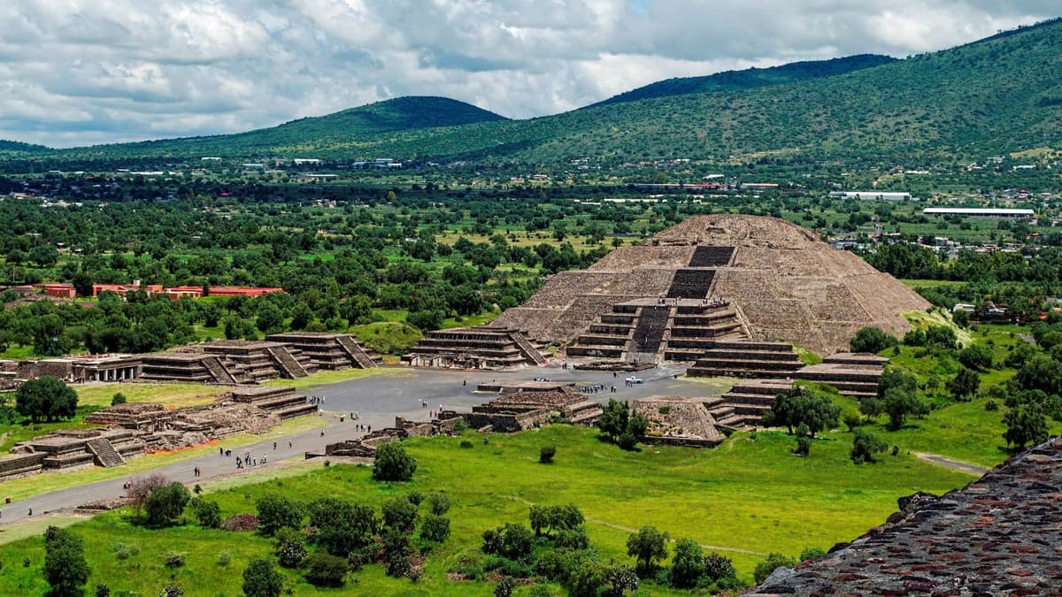 Fallece turista extranjero durante visita a la zona arqueológica de Teotihuacán