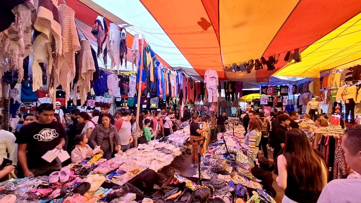 Matan a balazos a vendedora de ropa en tianguis de Nuevo León