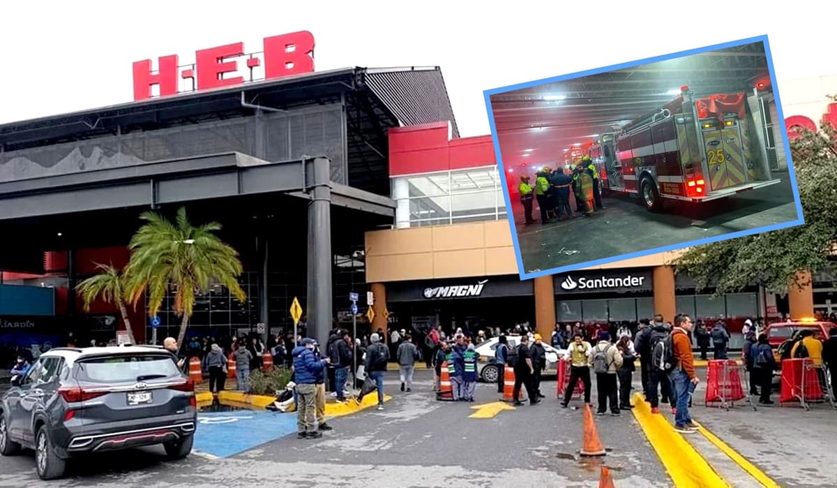 Evacuan a 400 personas por incendio en plaza comercial de Monterrey