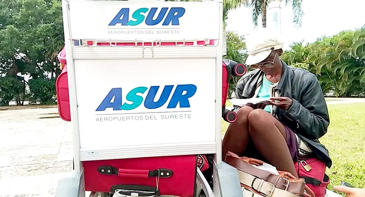 Cancún: cumple un mes viviendo en el aeropuerto mujer de Estados Unidos