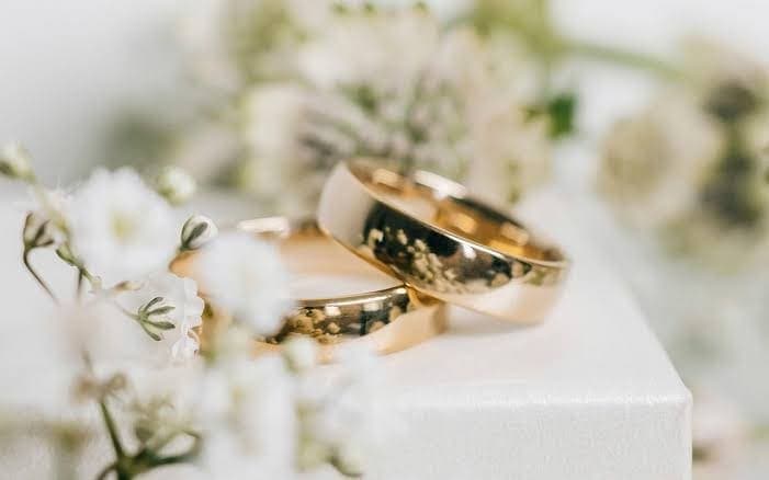 VIDEO: Novios detienen boda tras perder los anillos minutos antes de casarse