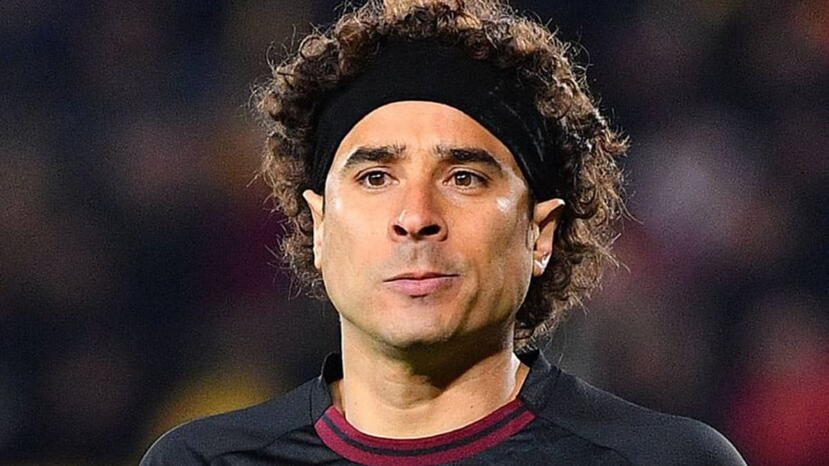 Guillermo Ochoa se gana el repudio de los fans por sus malas actuaciones en el AVS Futebol de Portugal
