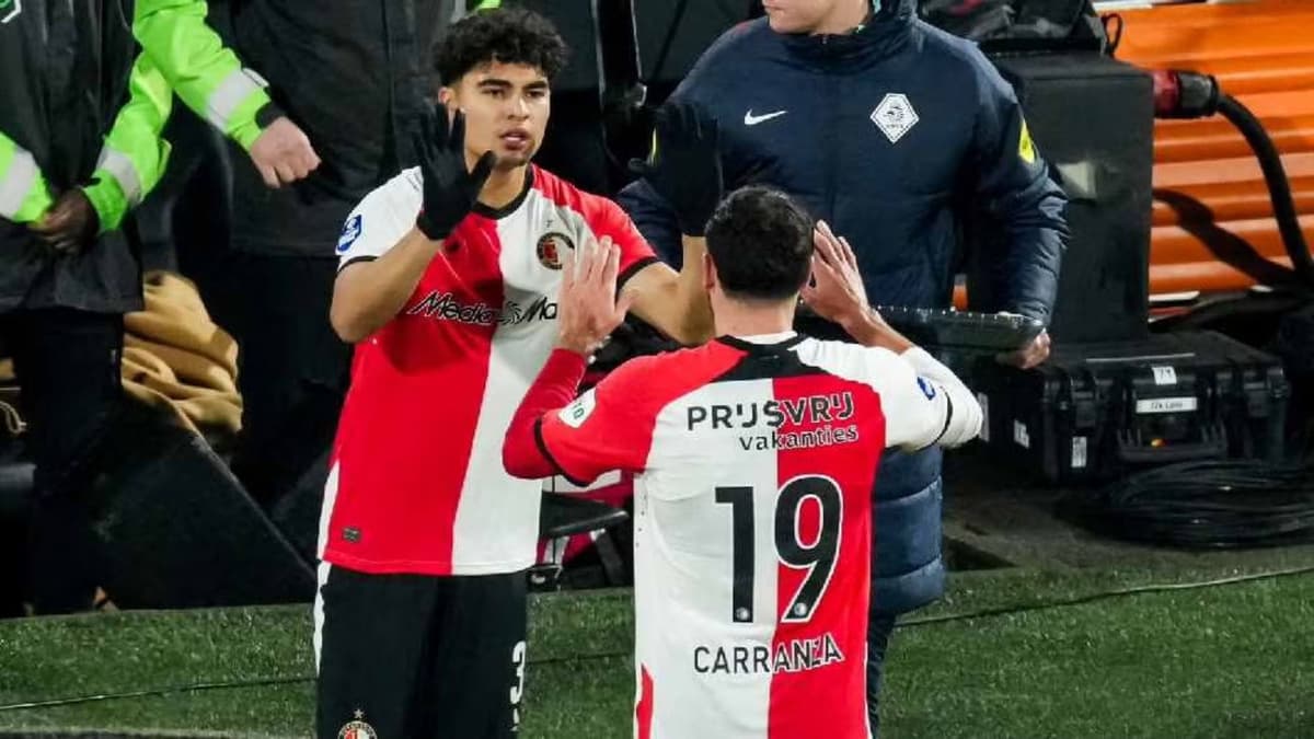 Mexicano Stephano Carrillo debuta oficialmente con el Feyenoord, exequipo de Santiago Giménez