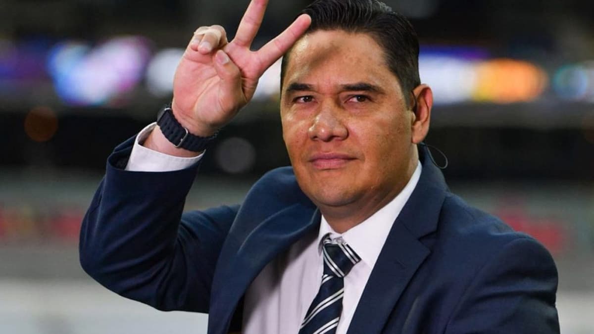 Tunden a exportero Moisés Muñoz por pedir regalada la nueva camiseta de la Selección Mexicana