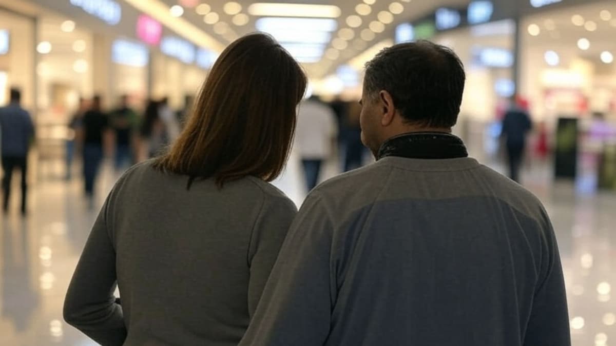 Captan a presunto sacerdote con una mujer en centro comercial de Edomex; lo acusan de pecador