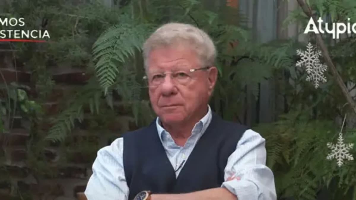 Vecino de Carlos Alazraki reproduce música de Disney durante su programa Atypical Te Ve para que no monetice