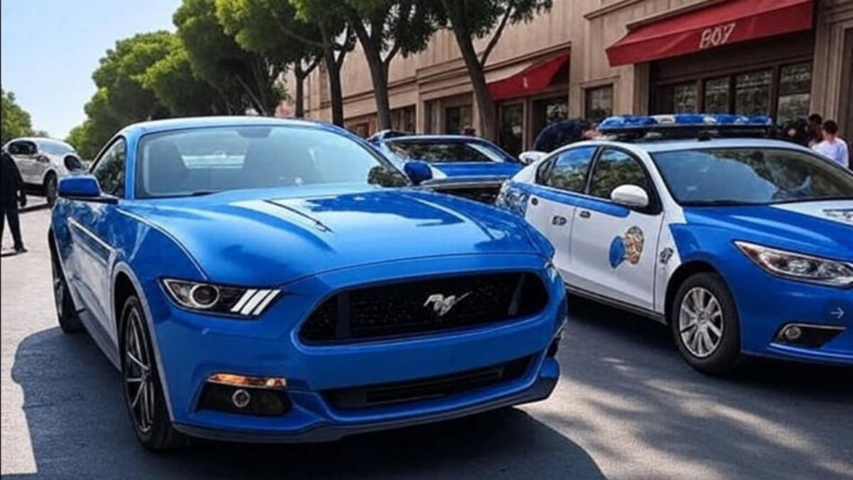 Mujer en presunto estado de ebriedad estaciona su auto en carril del Metrobús en CDMX