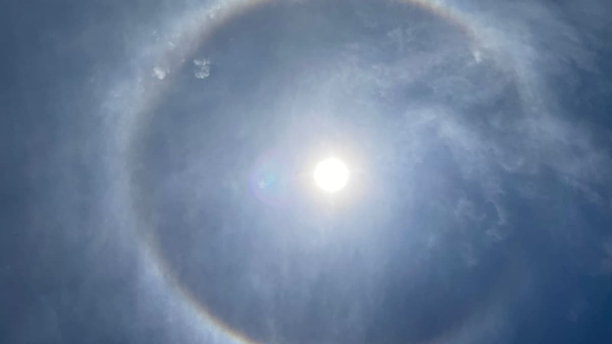 Video: Se forma halo solar en el cielo del Valle de México